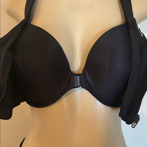 Victoria's Secret Knockout Front Close High Support Sport Bra size 38D - Picture 3 of 5